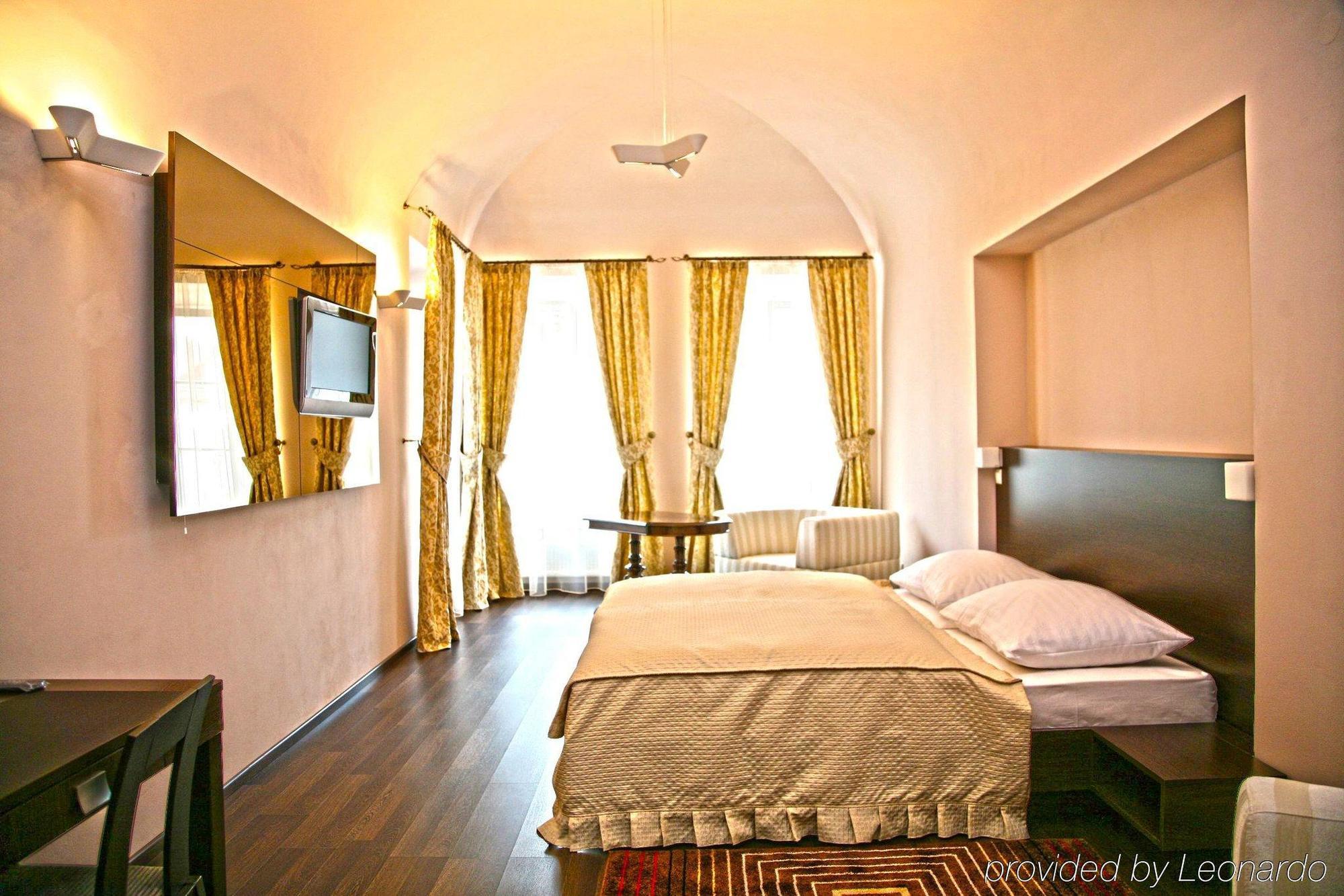 Boutique Hotel Zlaty Dukat Košice Rum bild